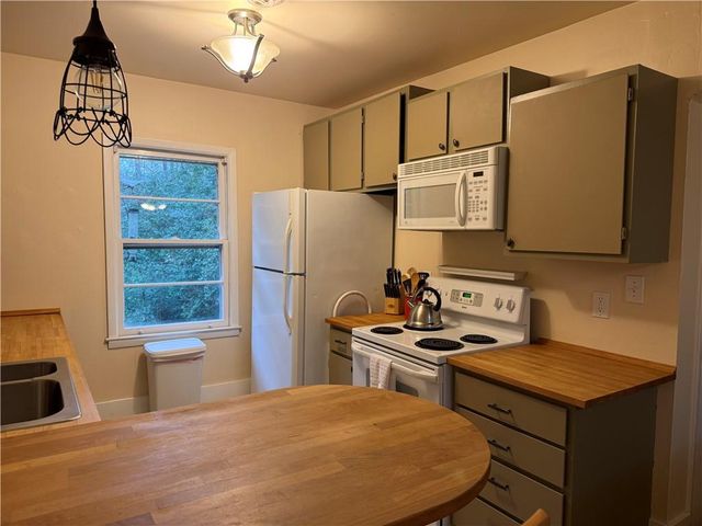 2035 Lyle Avenue A, College Park, GA 30337