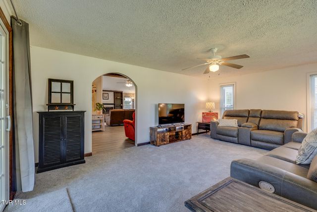 18212 Cleveland Road, Abingdon, VA 24211