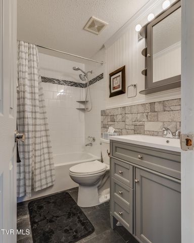 18212 Cleveland Road, Abingdon, VA 24211