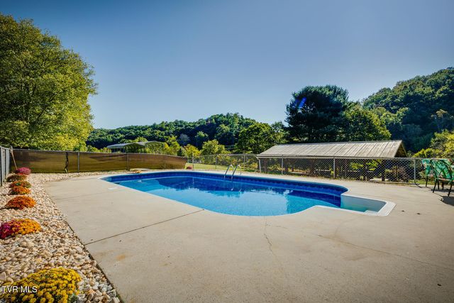 18212 Cleveland Road, Abingdon, VA 24211