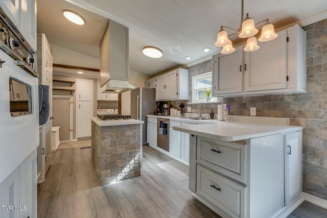 18212 Cleveland Road, Abingdon, VA 24211