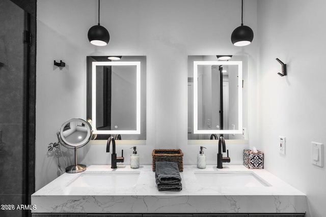 3102 N 35TH Street, Phoenix, AZ 85018