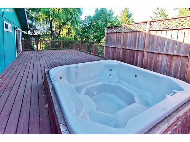 575 S 70TH St, Springfield, OR 97478