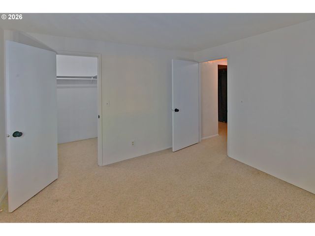 575 S 70TH St, Springfield, OR 97478