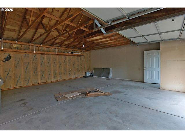 575 S 70TH St, Springfield, OR 97478