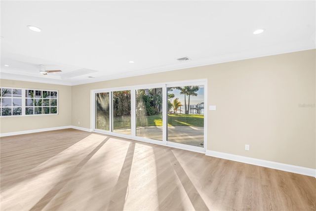 11 BRIGHTWATERS CIRCLE NE, St Petersburg, FL 33704