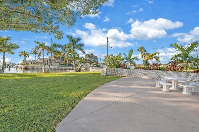 11 BRIGHTWATERS CIRCLE NE, St Petersburg, FL 33704