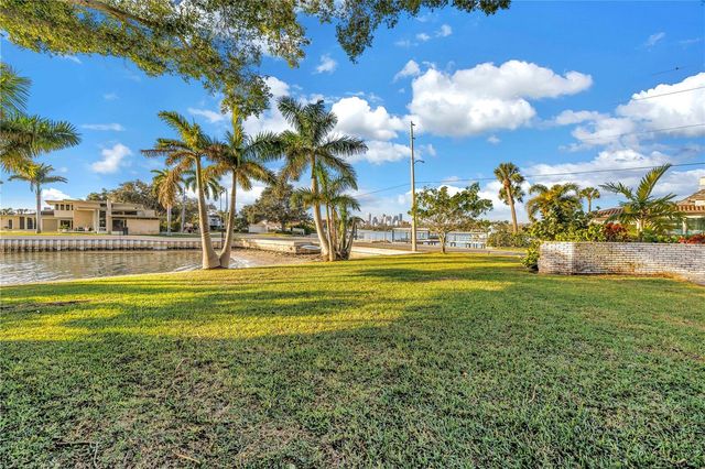 11 BRIGHTWATERS CIRCLE NE, St Petersburg, FL 33704