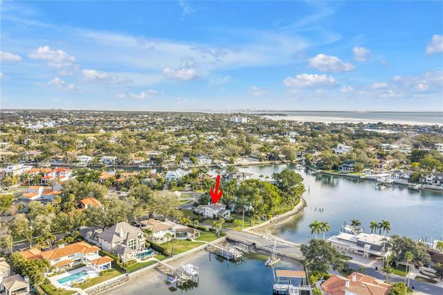 11 BRIGHTWATERS CIRCLE NE, St Petersburg, FL 33704