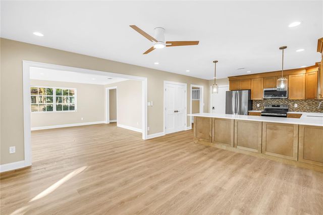 11 BRIGHTWATERS CIRCLE NE, St Petersburg, FL 33704