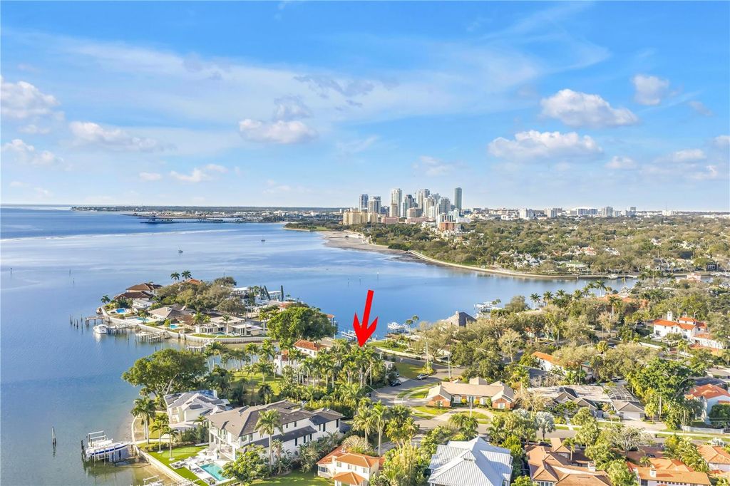 11 BRIGHTWATERS CIRCLE NE, St Petersburg, FL 33704