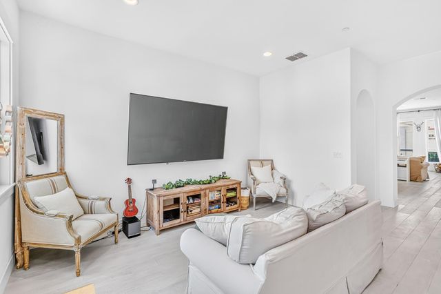 3517 Crocker Dr, Sacramento, CA 95818