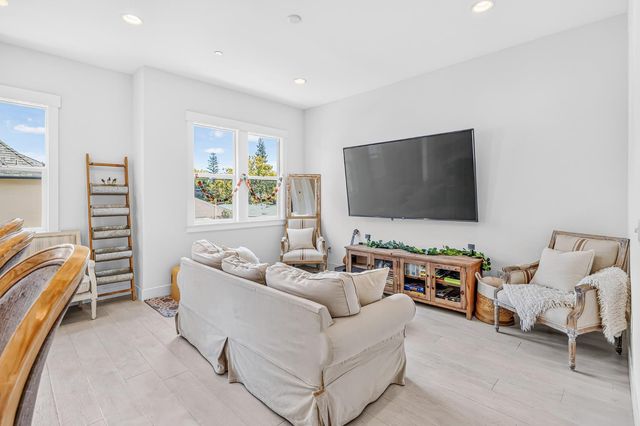 3517 Crocker Dr, Sacramento, CA 95818