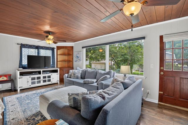 304 Columbia Circle, Waterloo, IA 50701