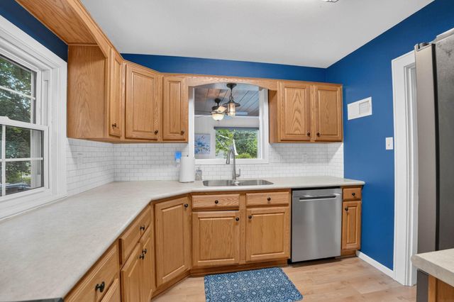 304 Columbia Circle, Waterloo, IA 50701