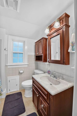 304 Columbia Circle, Waterloo, IA 50701