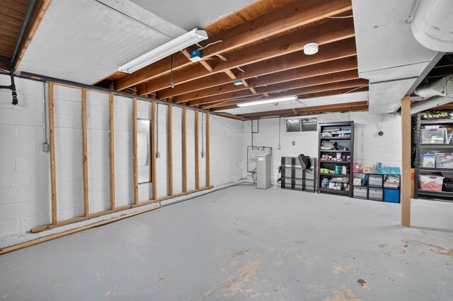 304 Columbia Circle, Waterloo, IA 50701