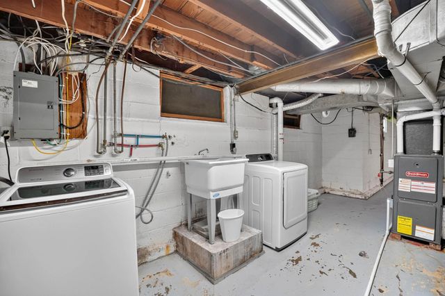 304 Columbia Circle, Waterloo, IA 50701