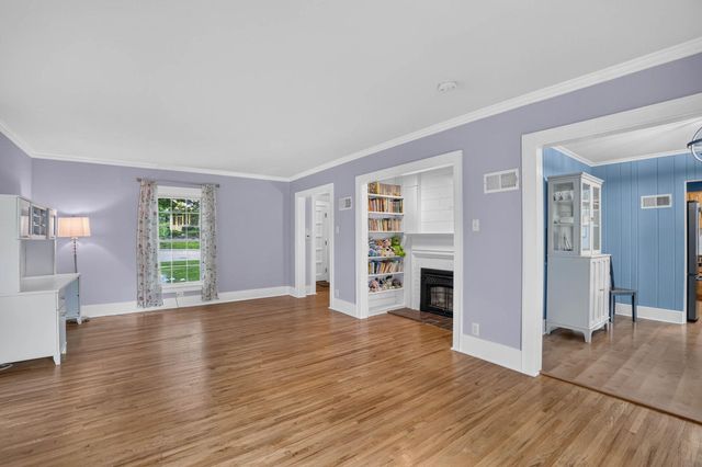 304 Columbia Circle, Waterloo, IA 50701