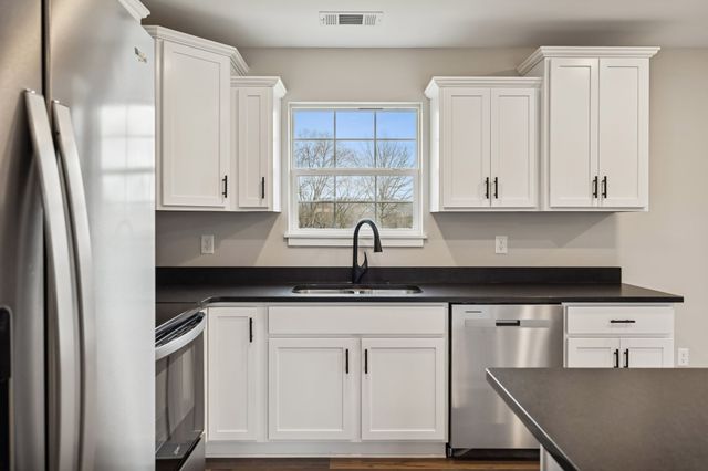 108 Crows Hill Dr, Gordonsville, TN 38563