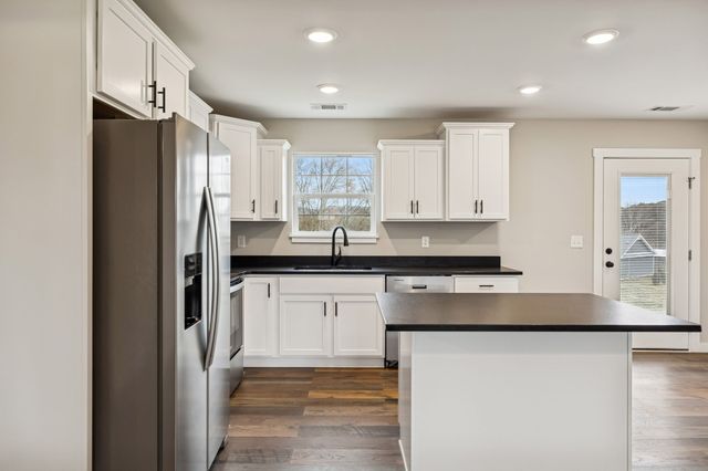 108 Crows Hill Dr, Gordonsville, TN 38563
