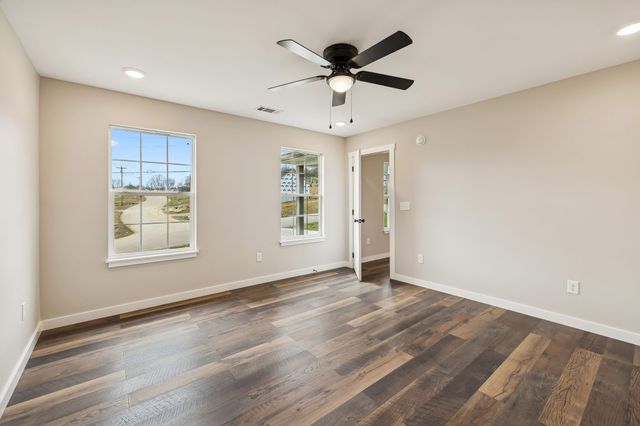 108 Crows Hill Dr, Gordonsville, TN 38563