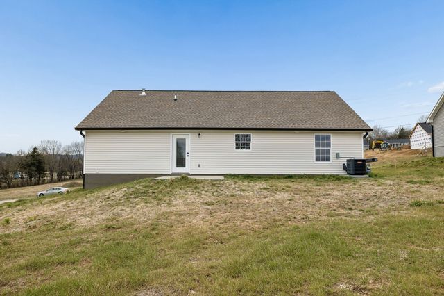 108 Crows Hill Dr, Gordonsville, TN 38563
