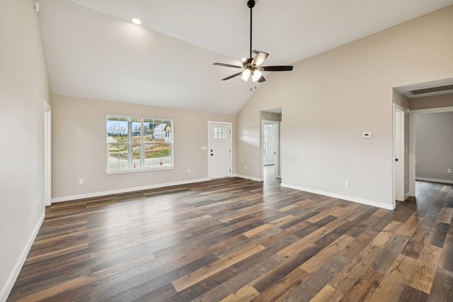 108 Crows Hill Dr, Gordonsville, TN 38563
