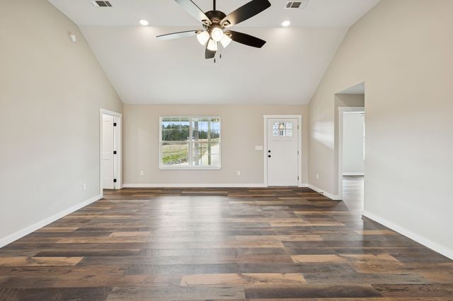 108 Crows Hill Dr, Gordonsville, TN 38563