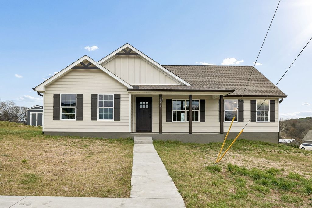 108 Crows Hill Dr, Gordonsville, TN 38563