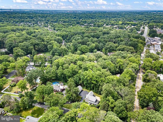 2010 WOODBROOK DR, Wilmington, DE 19810
