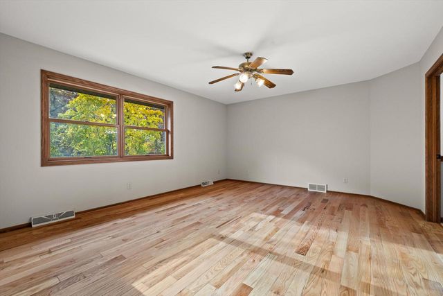 31037 Grand DRIVE, Waterford, WI 53185