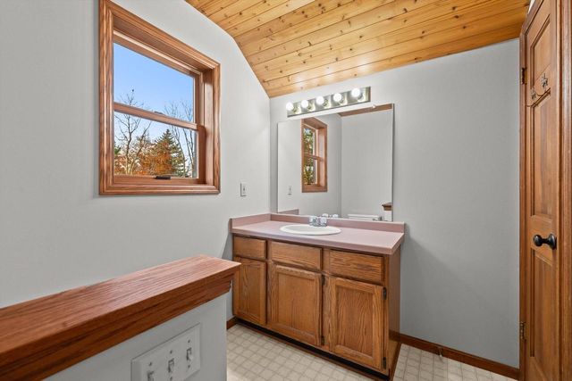 31037 Grand DRIVE, Waterford, WI 53185