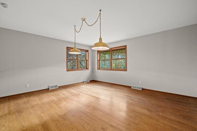 31037 Grand DRIVE, Waterford, WI 53185