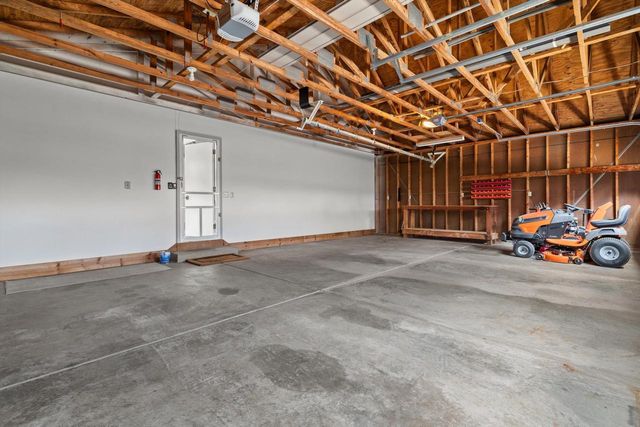 31037 Grand DRIVE, Waterford, WI 53185