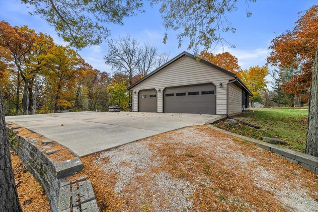 31037 Grand DRIVE, Waterford, WI 53185