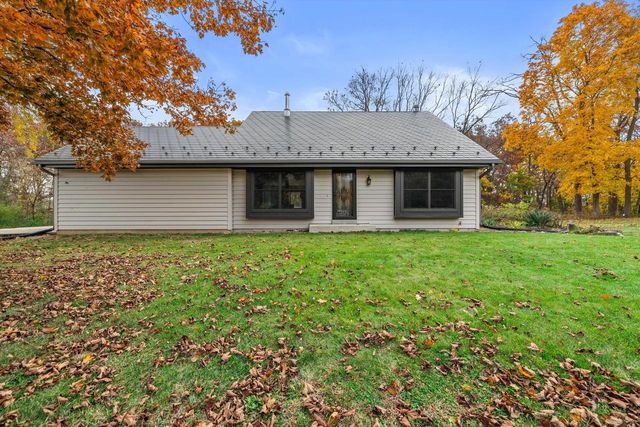 31037 Grand DRIVE, Waterford, WI 53185