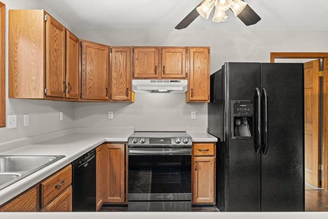 31037 Grand DRIVE, Waterford, WI 53185