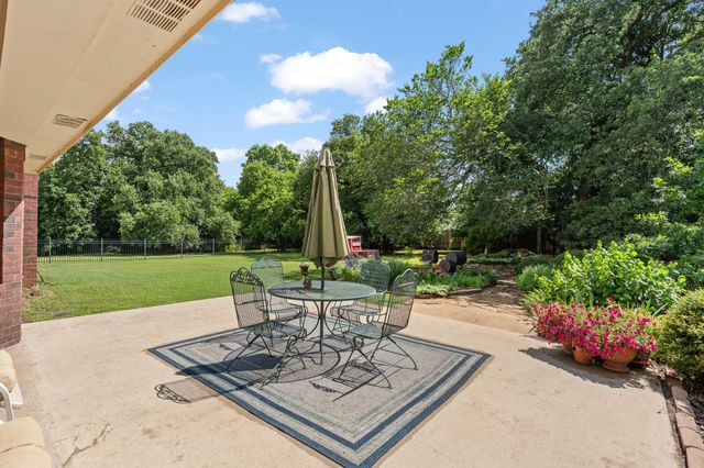 2500 Redstone Road, Burleson, TX 76028
