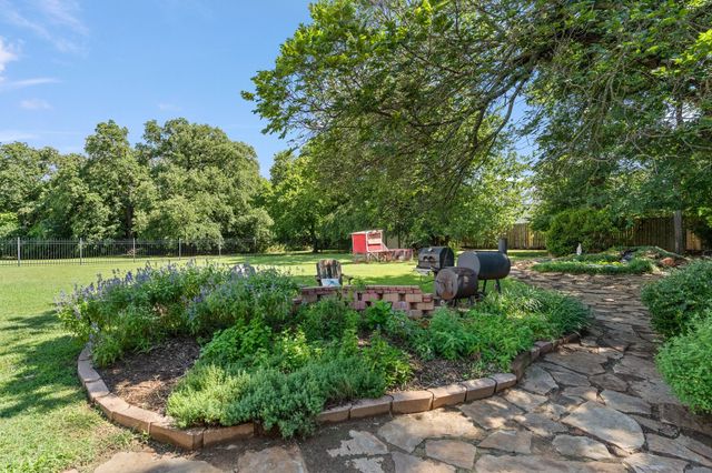 2500 Redstone Road, Burleson, TX 76028