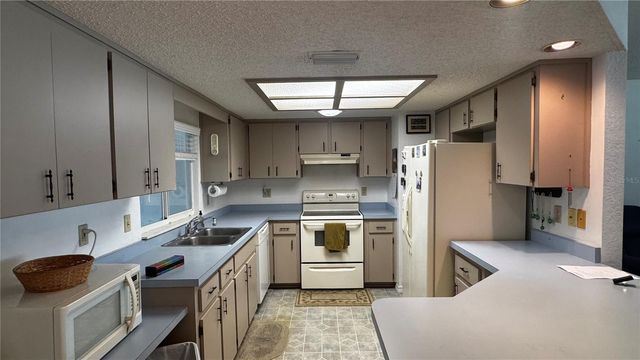 11410 SW 85TH COURT, Ocala, FL 34481