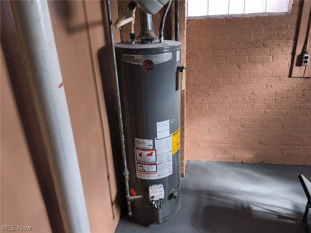 1818 Farmington Road, East Cleveland, OH 44112