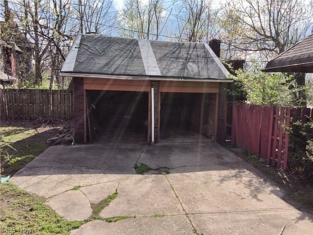 1818 Farmington Road, East Cleveland, OH 44112