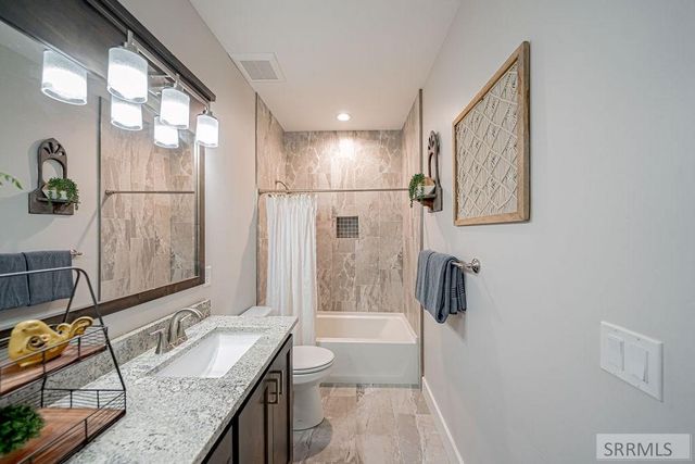 4878 Torcello Drive, Ammon, ID 83406