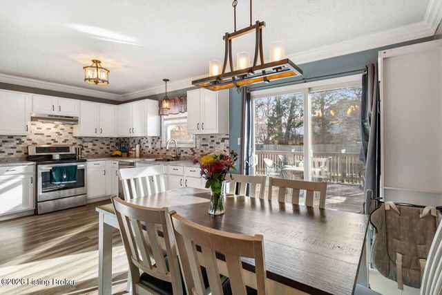 10118 Winding River Way, Louisville, KY 40229