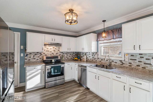 10118 Winding River Way, Louisville, KY 40229