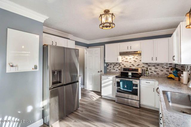 10118 Winding River Way, Louisville, KY 40229