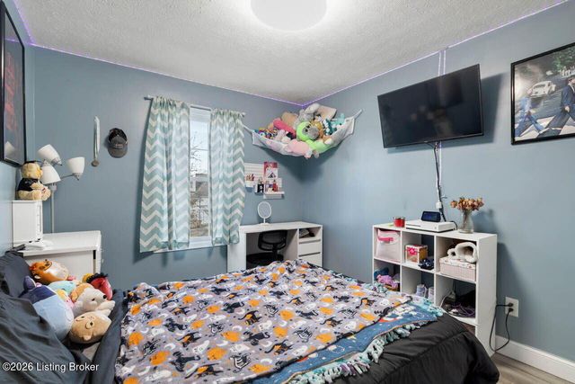 10118 Winding River Way, Louisville, KY 40229