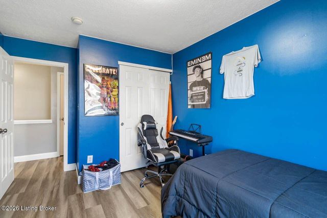 10118 Winding River Way, Louisville, KY 40229