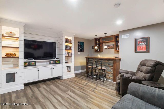 10118 Winding River Way, Louisville, KY 40229